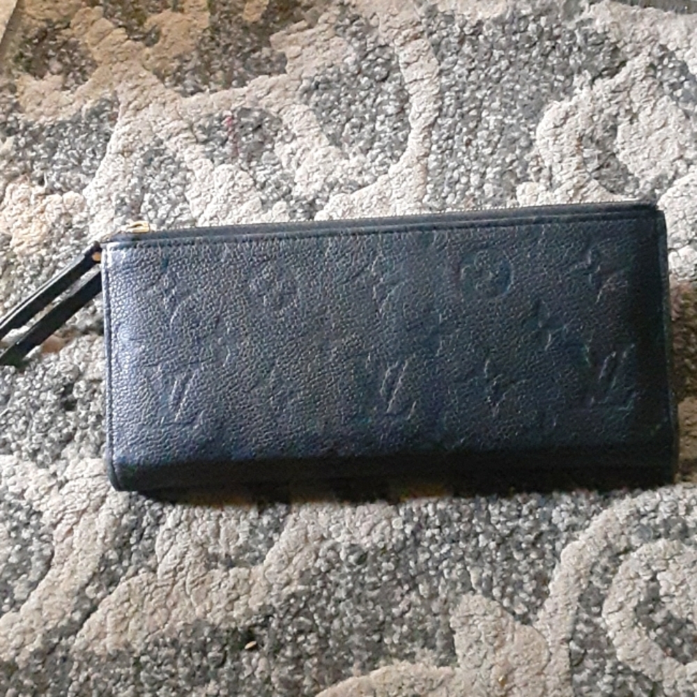 Womens Louis Vuitton Double Zipper Wallet.